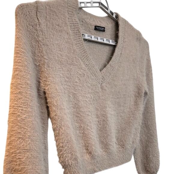 Emerson Lang Fuzzy Knit Sweater Women’s Large Beige V-Neck Soft Pullover - Picture 3 of 9